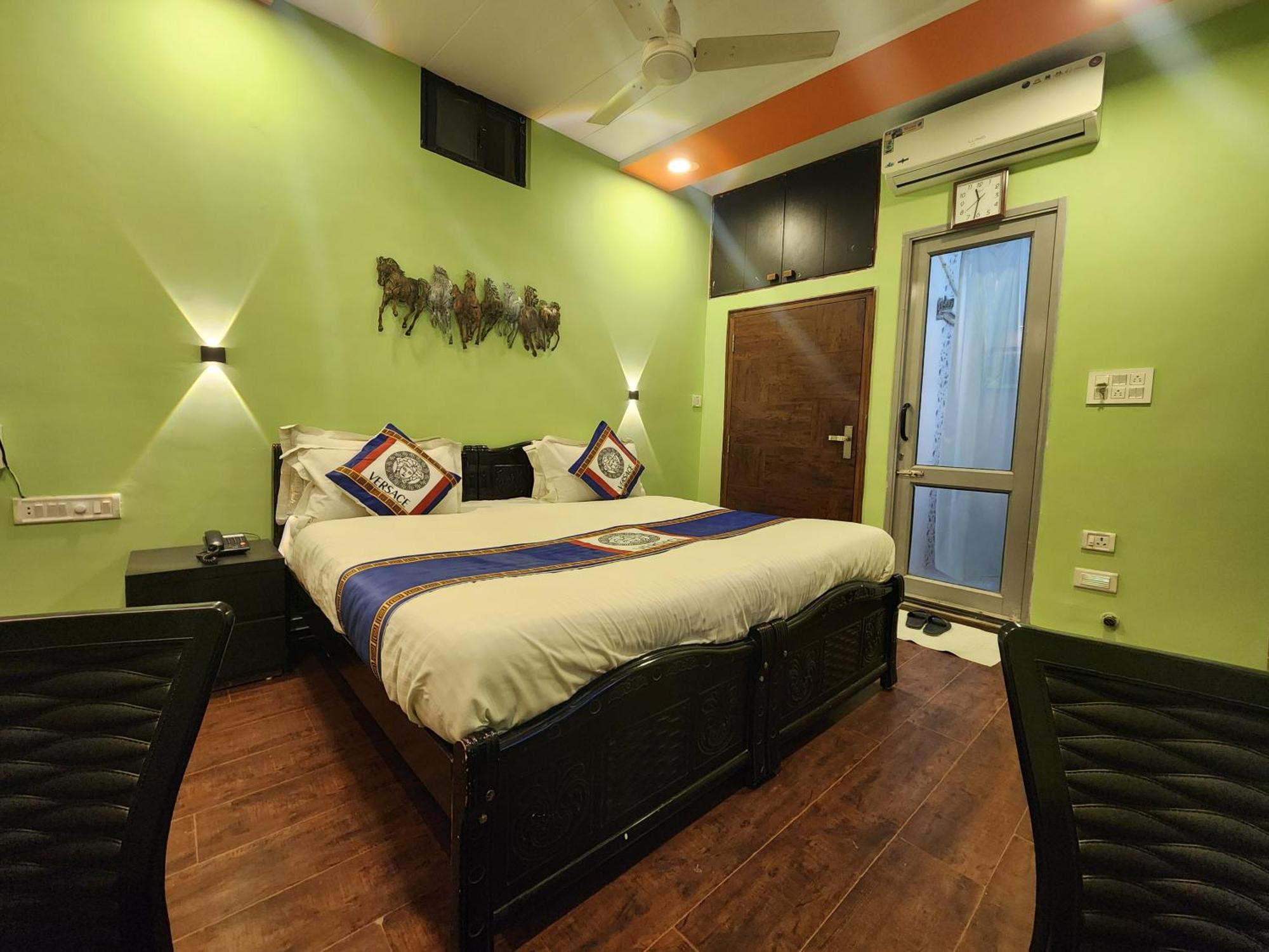 Shaleen Elegance Homestay Nakki Lake 400 Meters Mount Abu Esterno foto