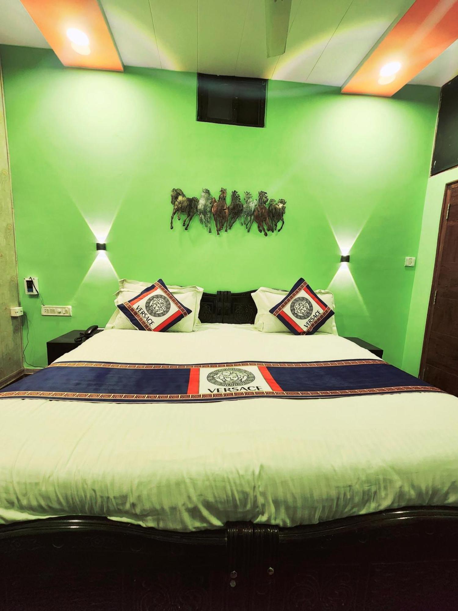 Shaleen Elegance Homestay Nakki Lake 400 Meters Mount Abu Esterno foto