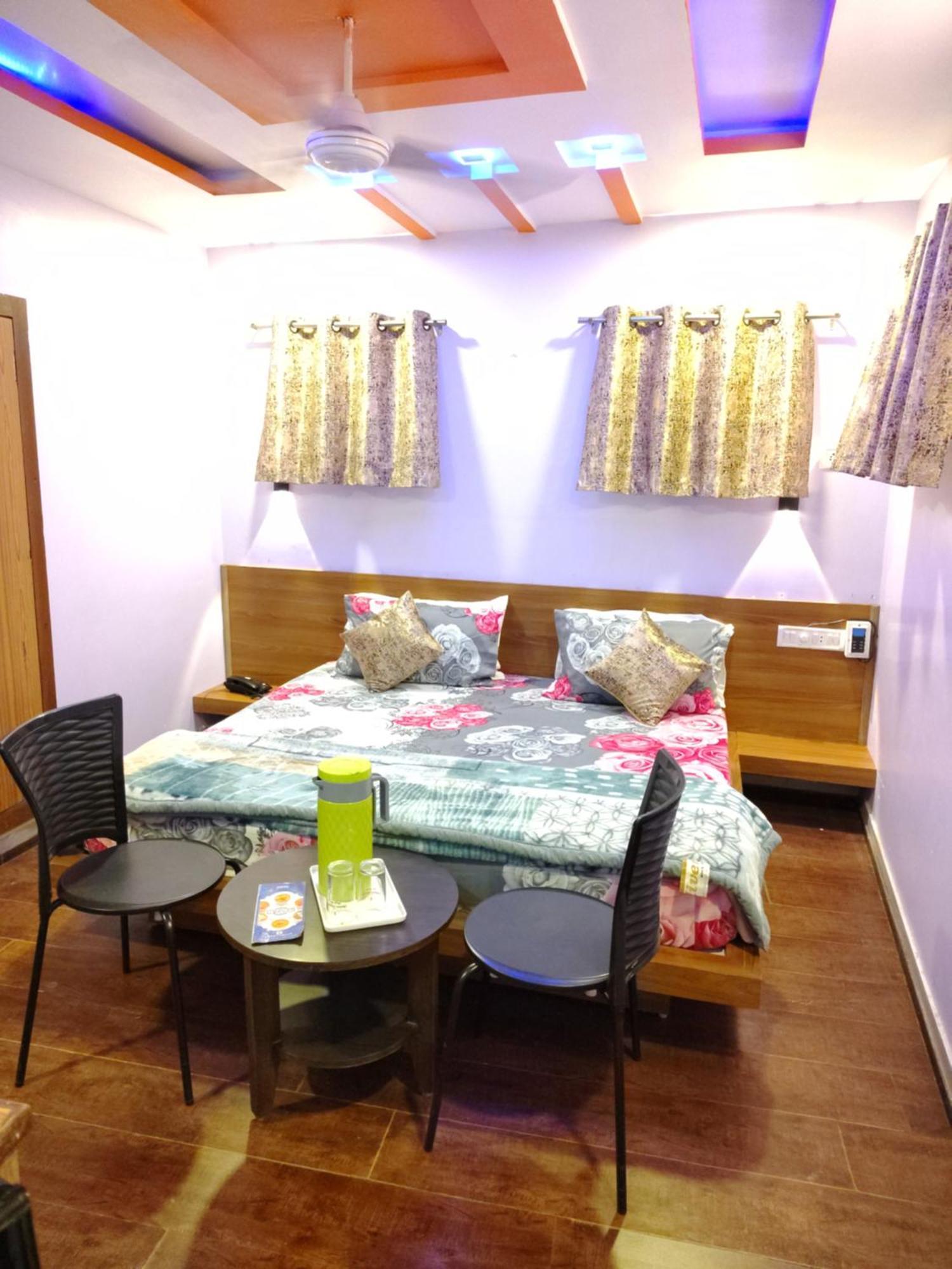 Shaleen Elegance Homestay Nakki Lake 400 Meters Mount Abu Esterno foto
